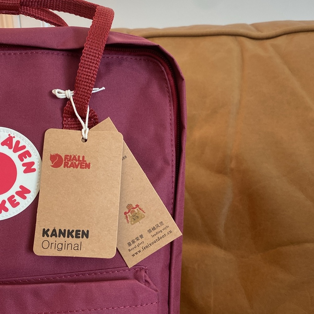 Dark red classic size Fjallraven backpack - Picture 4 of 6